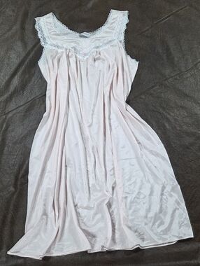 Vintage Baby Pink Lace Lorraine Nightgown size M
